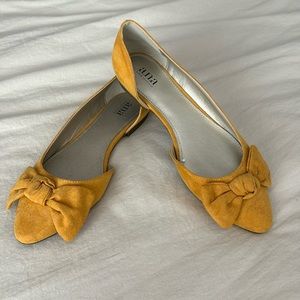 Mustard yellow ballet flat with bow detailing | NWOT | women’s size 9